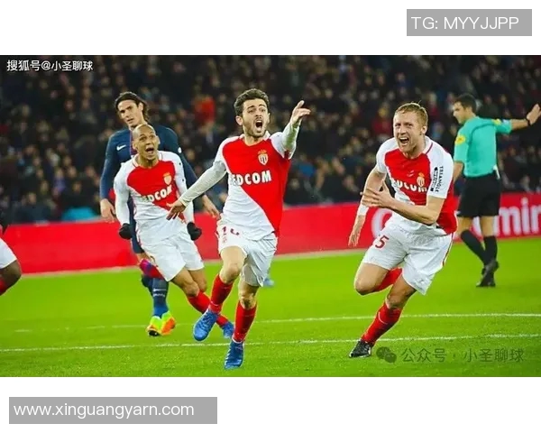 曼联历史上那些备受瞩目的足球明星转会回顾与分析