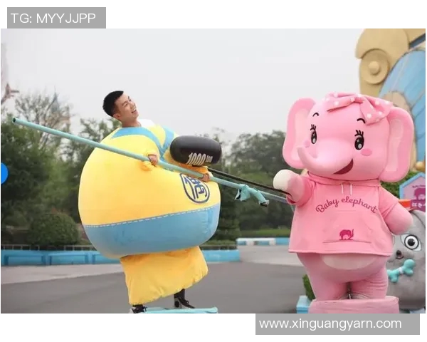 70后足球明星人偶的传奇故事与时代印记展现球场风云与青春回忆