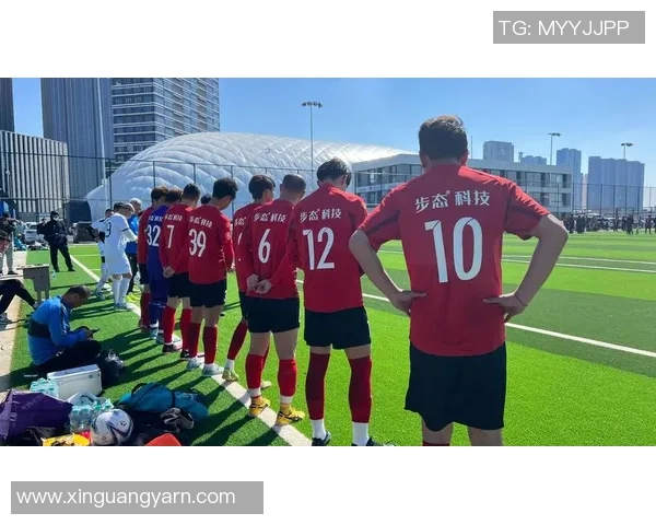 职业生涯中的足球明星们如何在绿茵场上书写传奇与荣耀