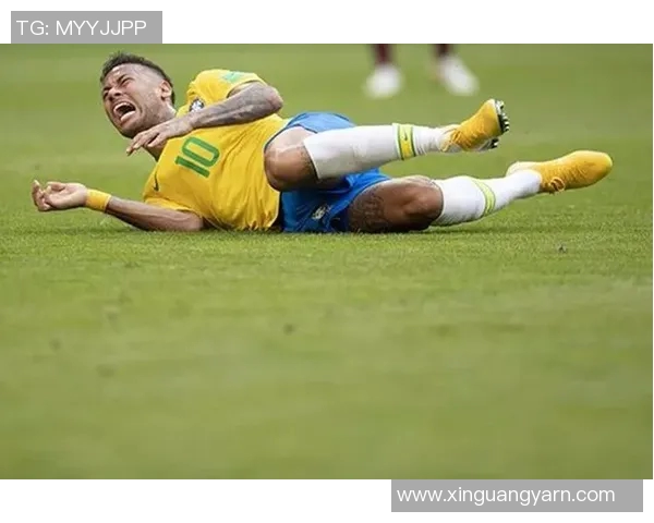 足球明星意外摔坏孩子手机引发热议球迷纷纷发表看法和支持